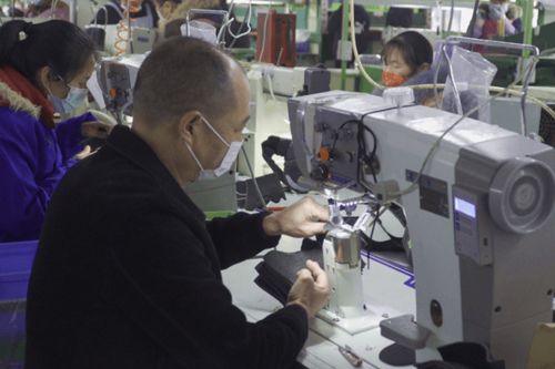 雙牌產(chǎn)業(yè)開(kāi)發(fā)區(qū) 復(fù)工復(fù)產(chǎn)忙 沖刺開(kāi)門(mén)紅